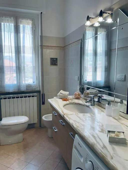 Family & Friends - Sarzana Apartment